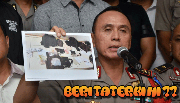 Aksi Teror Anggota Brimob Mabes Polri Setelah Salat Isya