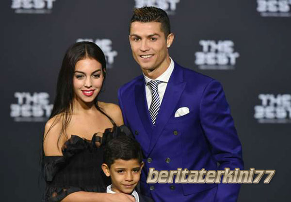 Deretan Pasangan Pemain Sepak Bola FIFA 2017