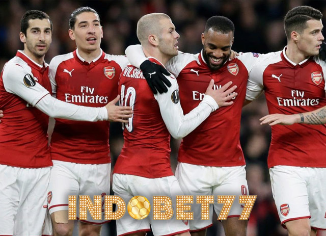 Menjadi Pusat Permainan Arsenal